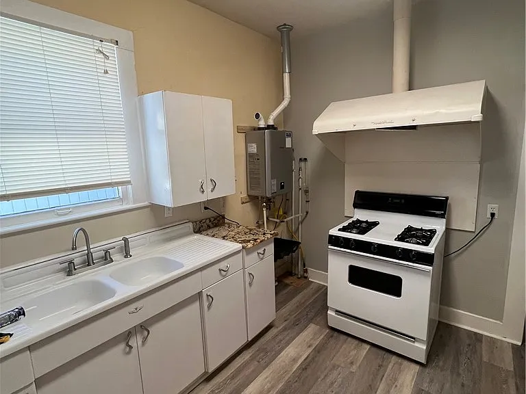 409 Homestead St — Photo 5