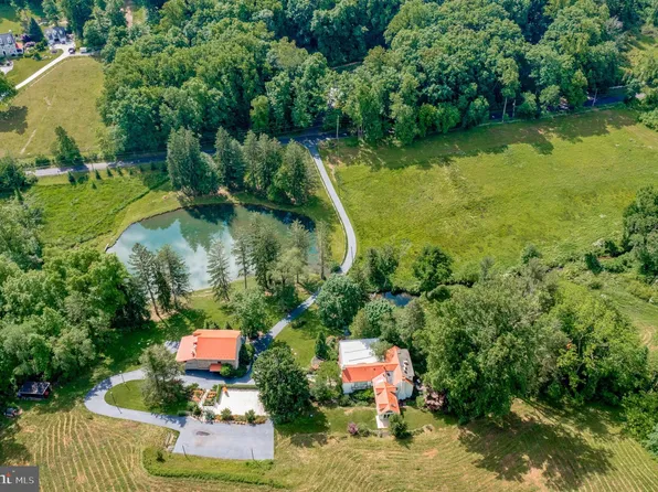 1211 Hollow Rd, Chester Springs, PA 19425