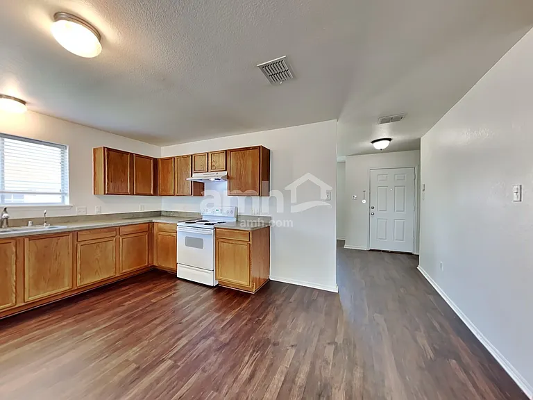 617 Overton Dr — Photo 4