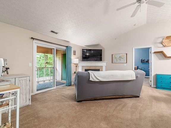 5th image of 220 Shelbourne Forest Way