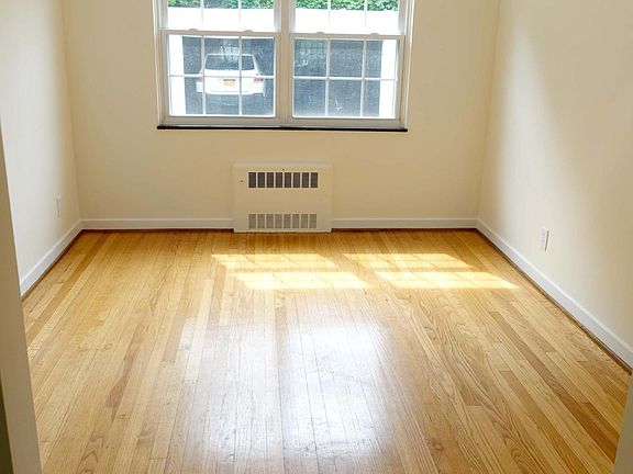 4th image of 36 Concord Pl APT B