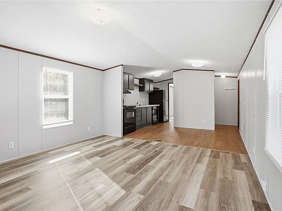 4th image of 429B Brown Farm Rd