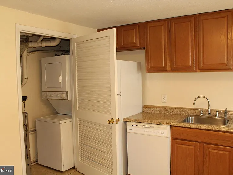 1769 Village Green Dr #Y-82 — Photo 4