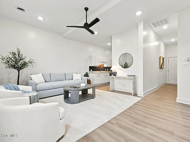 122 S Market St #1 — Photo 12