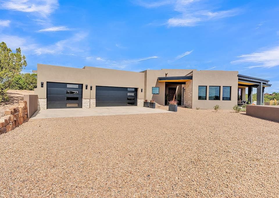 1st image of 23 Windridge Cir