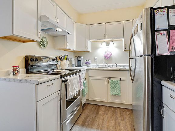 5th image of 7321 Sandalwood Dr #102