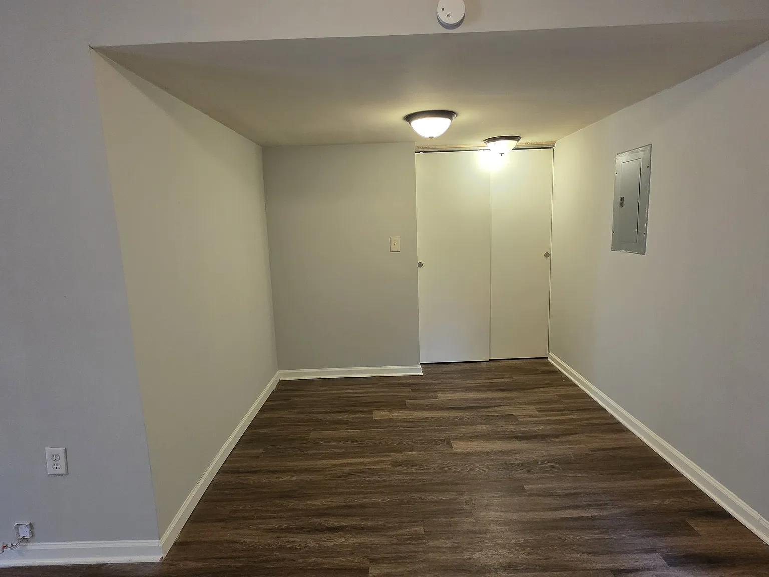 Stunning 3-Bedroom, 1-Bathroom Home — Photo 4