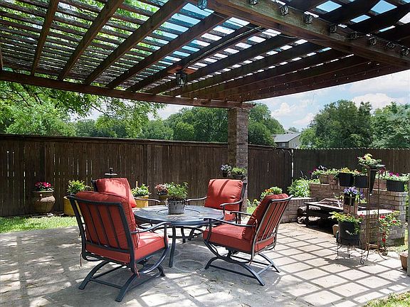 2nd image of 2325 Westfield Dr