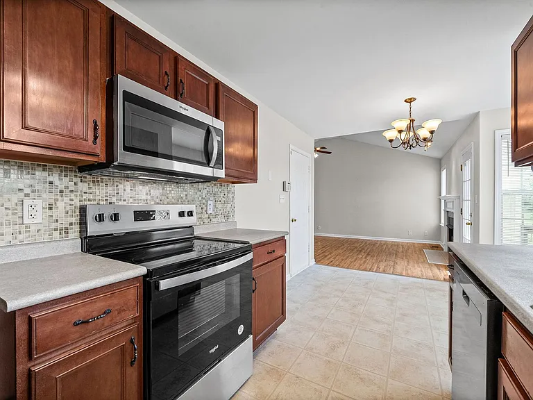 3865 Roscommon Way — Photo 12