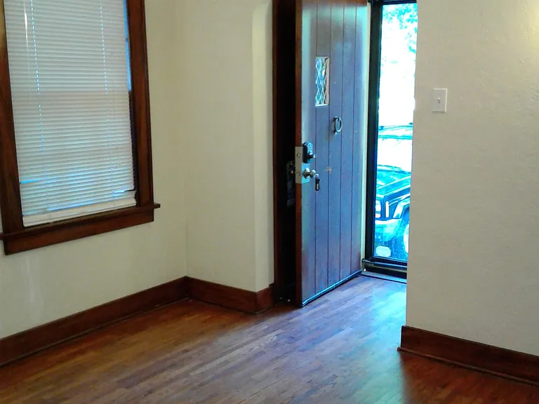 1435 SW Collins Ave — Photo 2