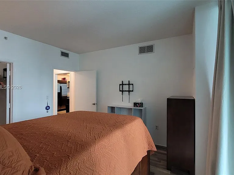 1900 N Bayshore Dr #2009 — Photo 11