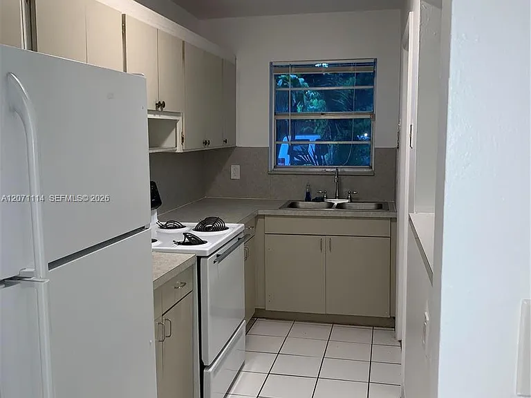 2612 Johnson St #4 — Photo 6