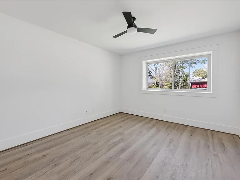 1906 Shadow Bend Dr — Photo 33