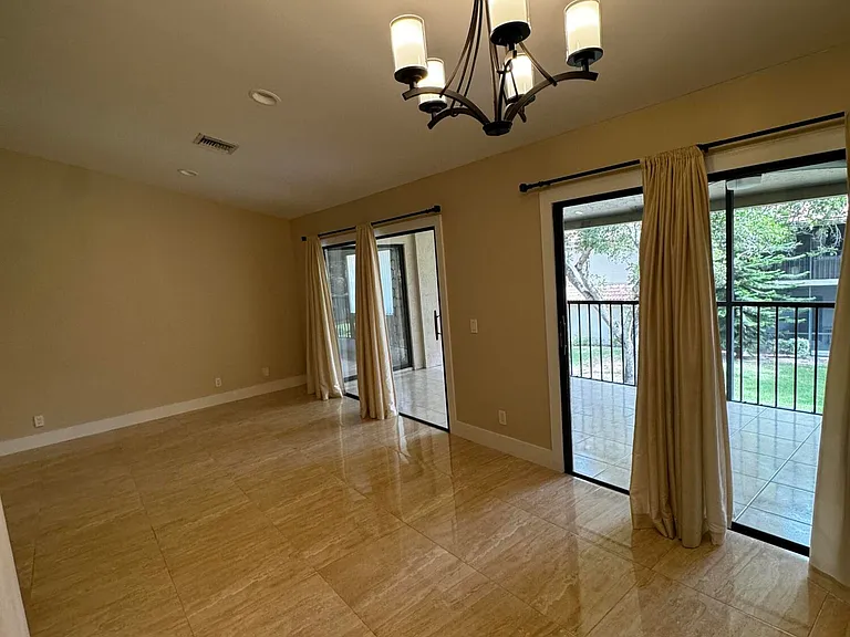 5520 Coach House Cir #G — Photo 16