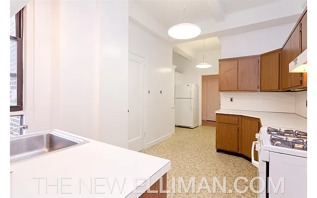 Sold by Douglas Elliman | media 14