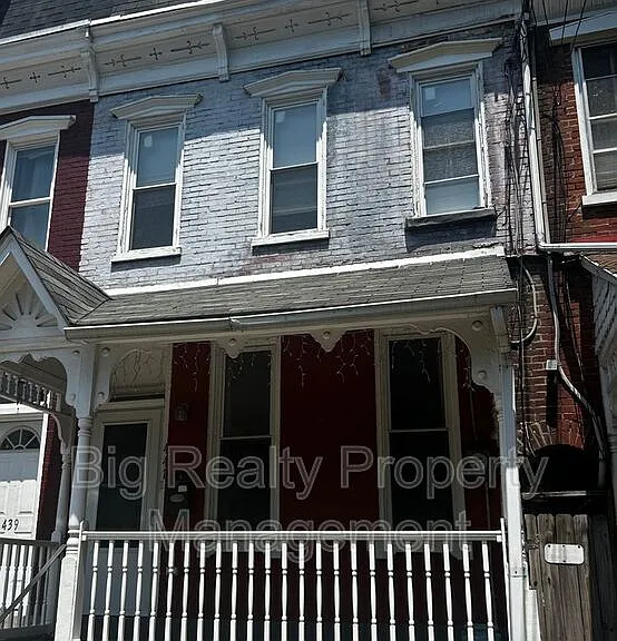 441 Walnut St — Photo 1