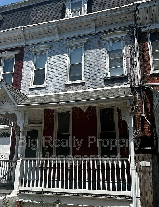 441 Walnut St