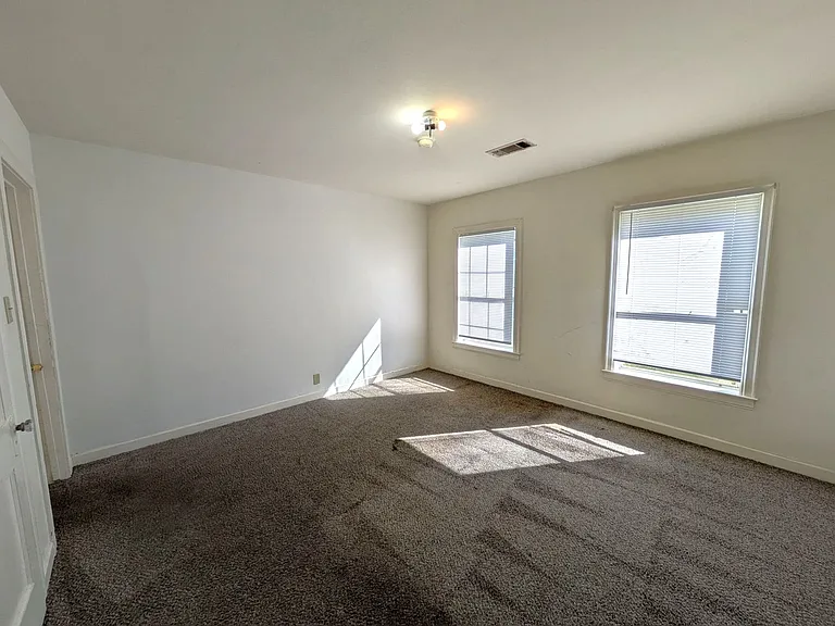 4670 Maddox St — Photo 15