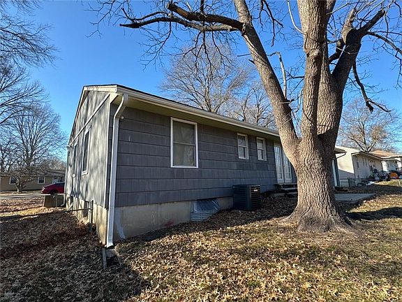 5th image of 8813 Stark Ave