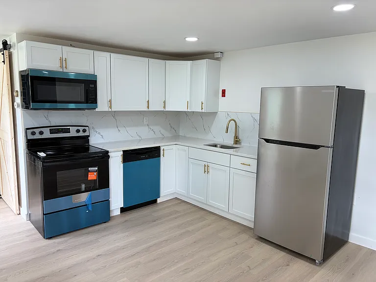 177 Rockingham Rd #B — Photo 3