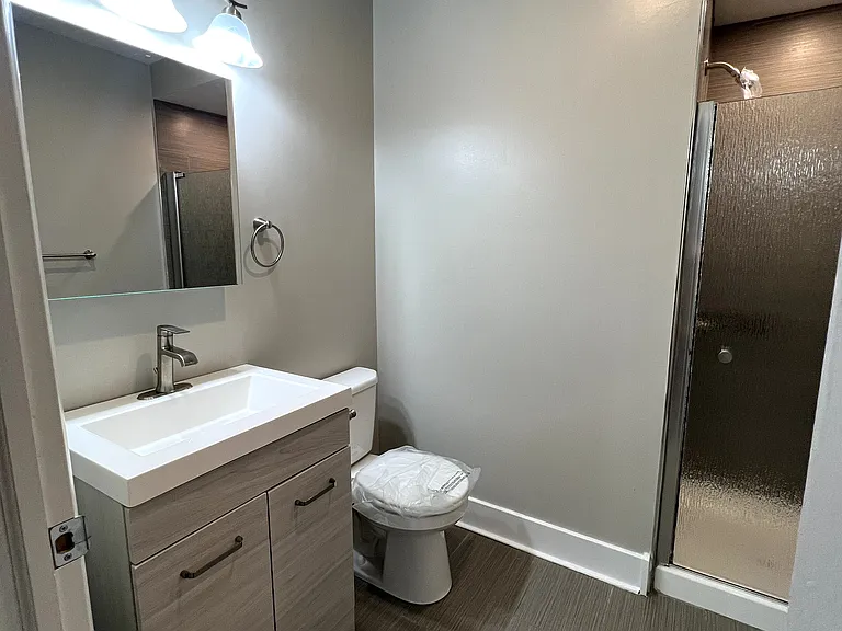 211 S 42nd St #H — Photo 24