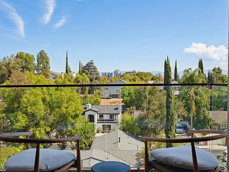 22270 Avenue San Luis — Photo 2