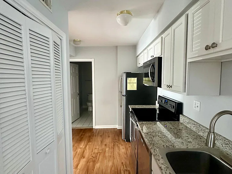 204 Cherry St #5 — Photo 4