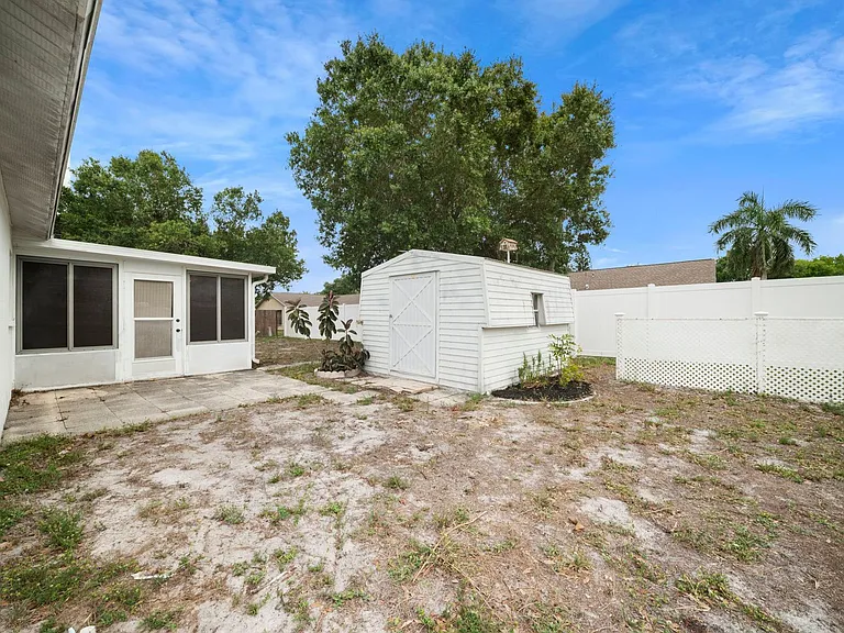 15624 Sunny Crest Ln — Photo 32