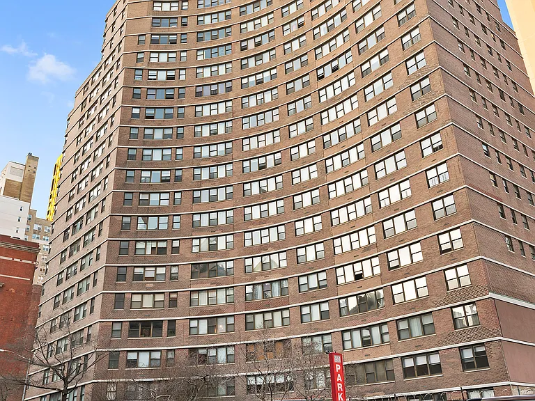 225 E 36th St #7P — Photo 8