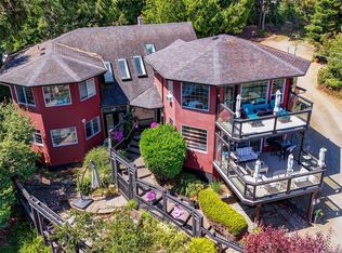 8626 Lochside Dr, North Saanich, BC