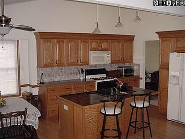 5th image of 3631 White Oak Dr
