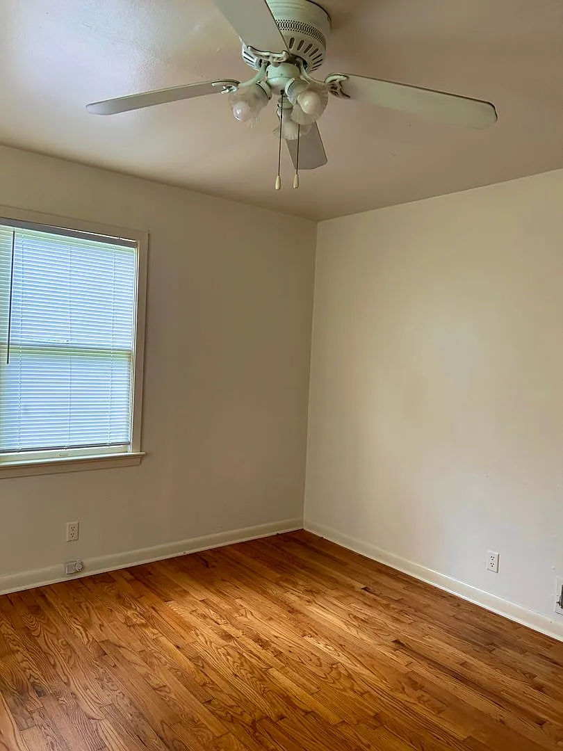 817 Boulevard St — Photo 2