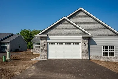 5701 Roy'S Rdg — Photo 1