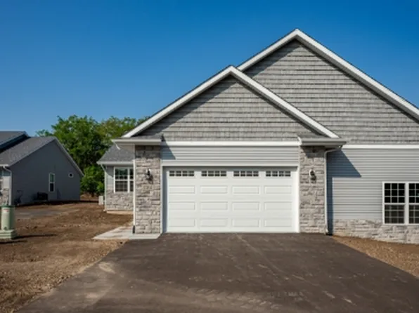 5695 Roy's Rdg #1, Loves Park, IL 61111