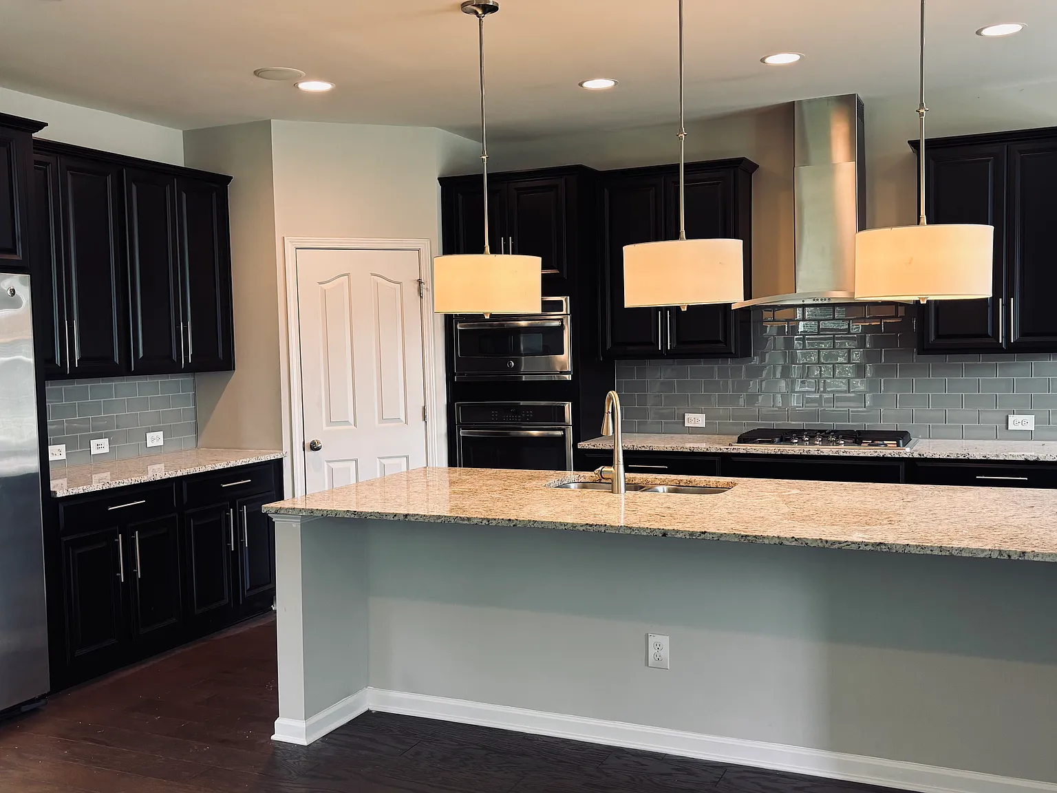 4 bed, 3.5 bath, 3562 sqft, $3,100 — Photo 4