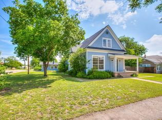 810 N 6th St, Ballinger, TX 76821