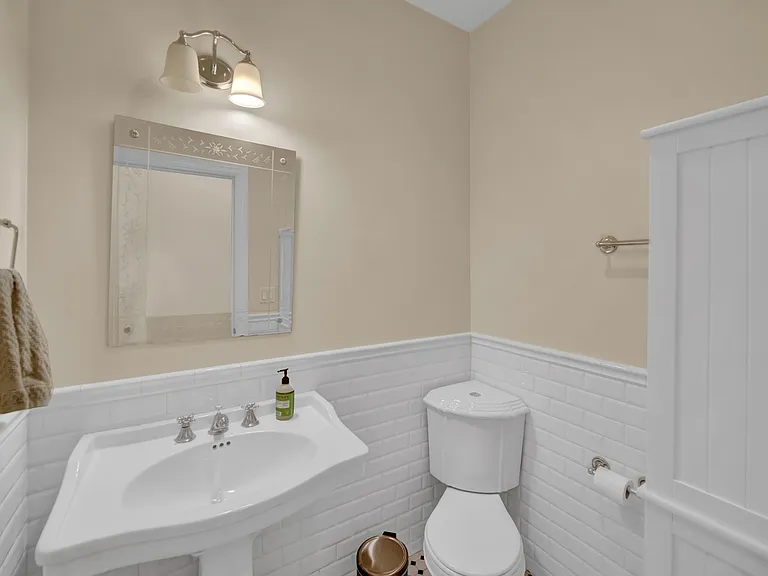 823 Hamlin St — Photo 13