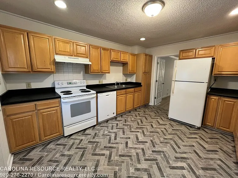 4535 Dawnwood Dr — Photo 6