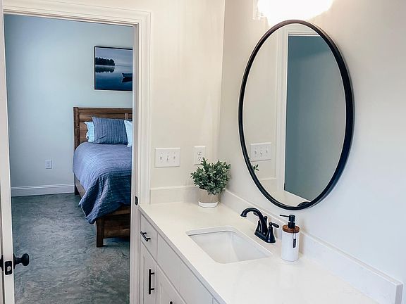 Main bathroom attached to bedroom