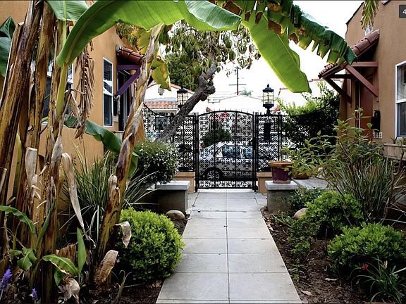 4th image of 1345 1/2 N Harvard Blvd