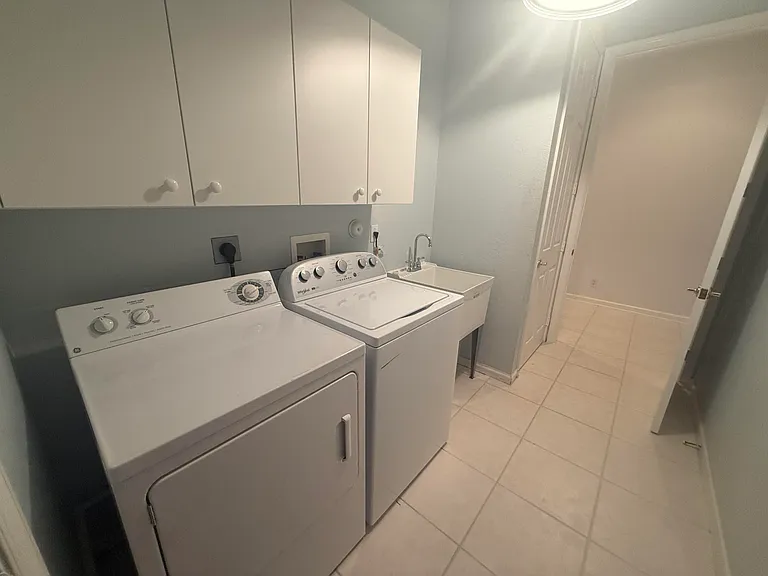 9041 Bay Harbour Cir — Photo 18