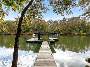 620 Pointe Wildwood Dr, Seneca, SC 29678