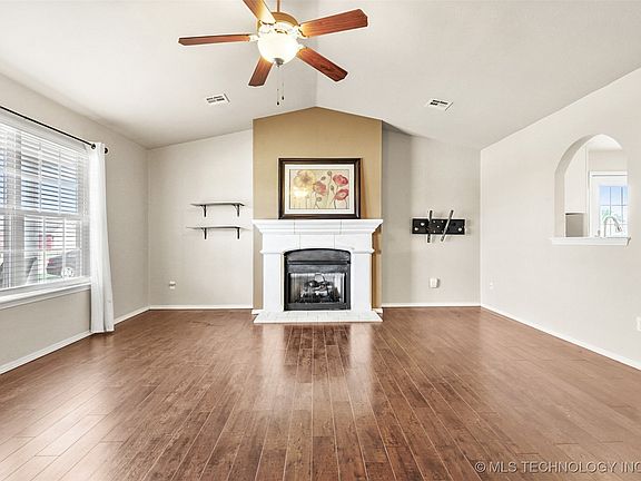 5th image of 8977 S 260th East Ave