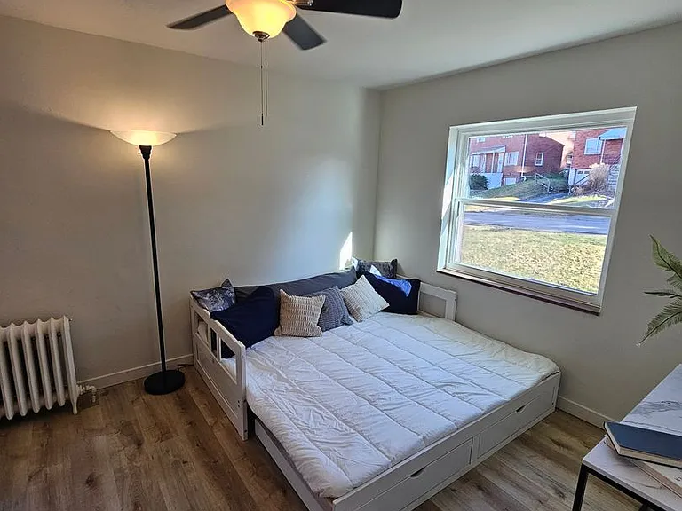 Hillside Apartments — Photo 33