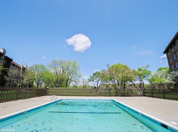 4th image of 1826 Mission Hills Ln