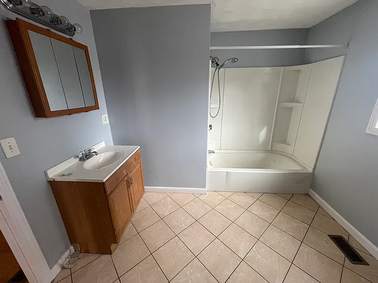 409 Pawtucket St — Photo 6