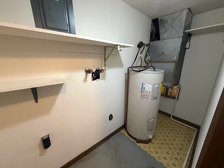2205 Warwick St #A — Photo 32