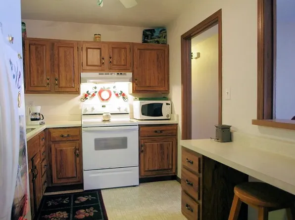7209 57th Ave APT 103A, Kenosha, WI 53142