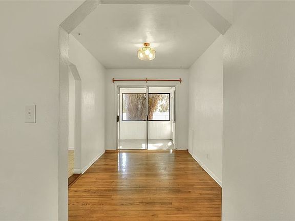3rd image of 841 Lakehurst St