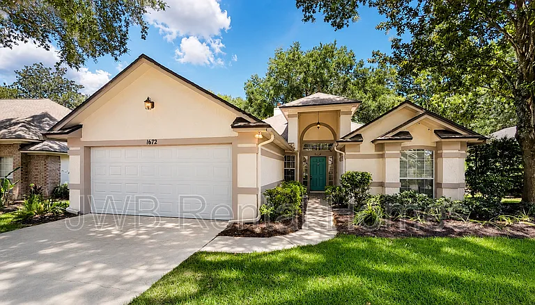 1672 Blue Heron Ln — Photo 1